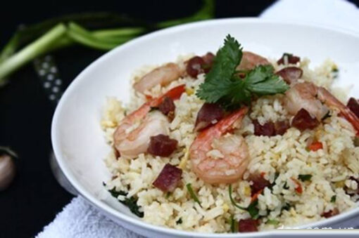 Cơm chiên lạp xưởng với tôm